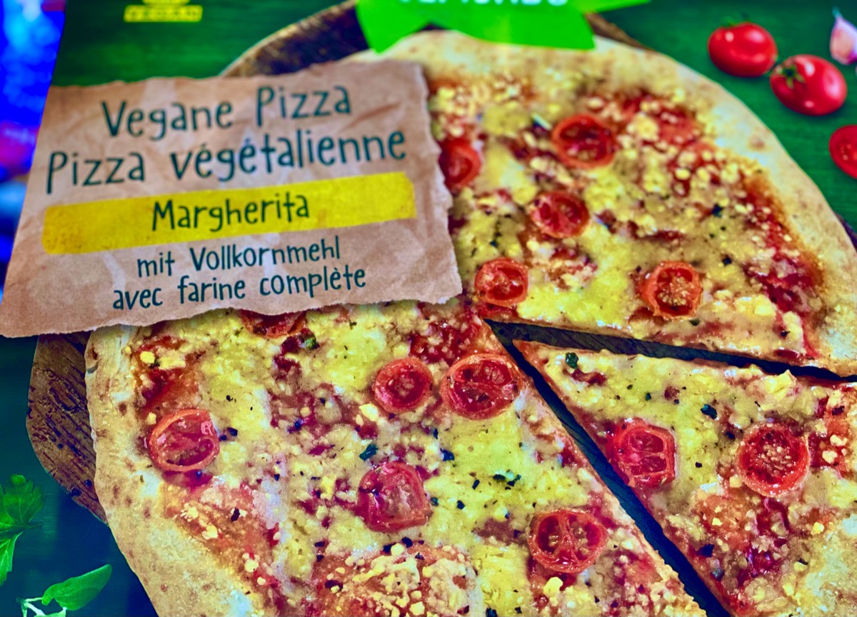 Vegane Industrieprodukt Pizza (ungesund)